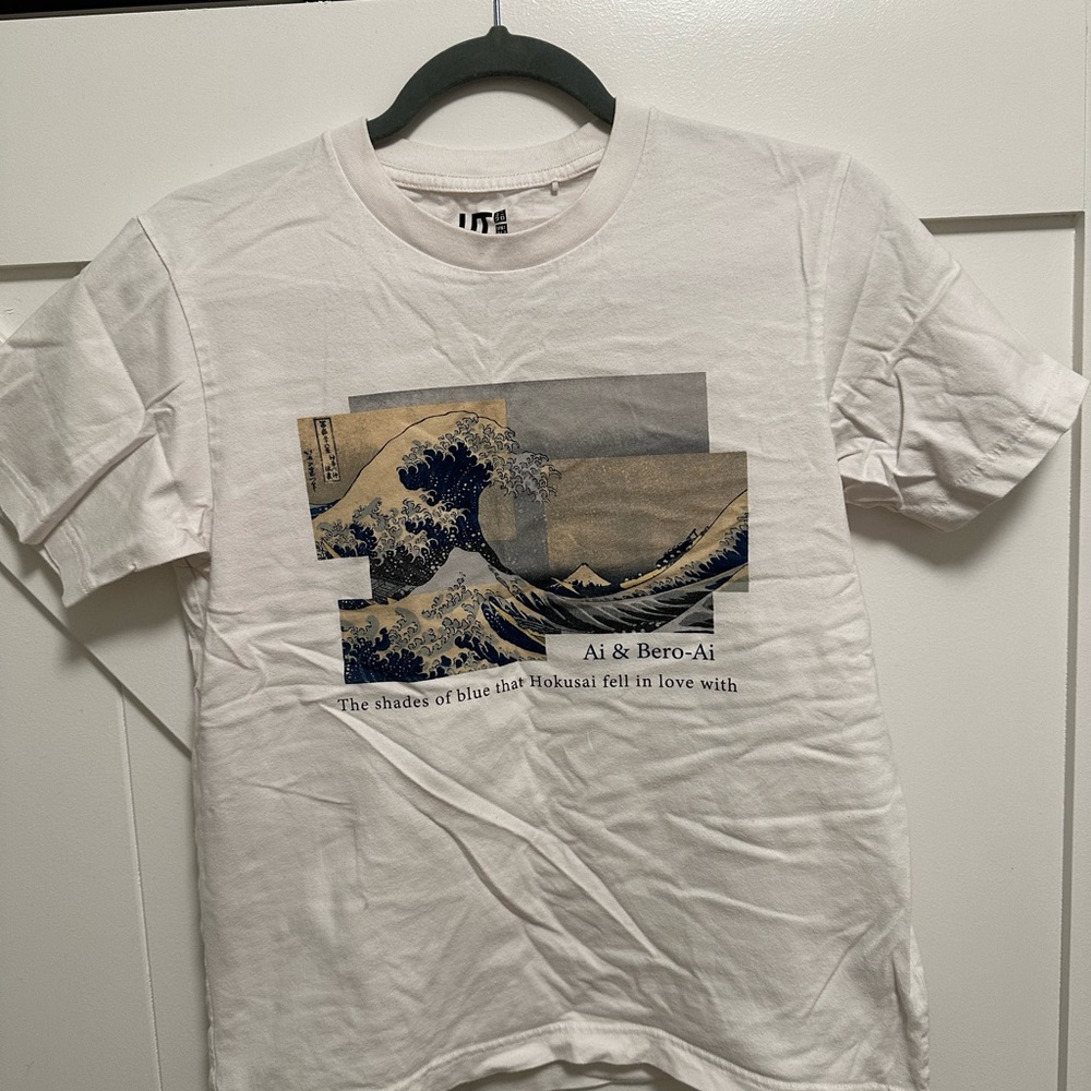 Uniqlo White Short Sleeve Tee with Graphic Design